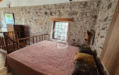 AYVALIK MERKEZ'DE TARİHİ DOKUDA KİRALIK EŞYALI MÜSTAKİL EV