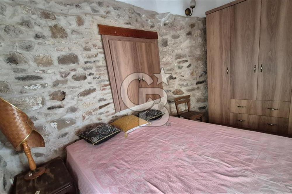 AYVALIK MERKEZ'DE TARİHİ DOKUDA KİRALIK EŞYALI MÜSTAKİL EV