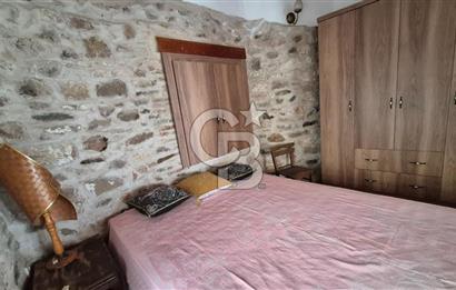 AYVALIK MERKEZ'DE TARİHİ DOKUDA KİRALIK EŞYALI MÜSTAKİL EV