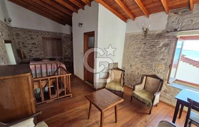 AYVALIK MERKEZ'DE TARİHİ DOKUDA KİRALIK EŞYALI MÜSTAKİL EV