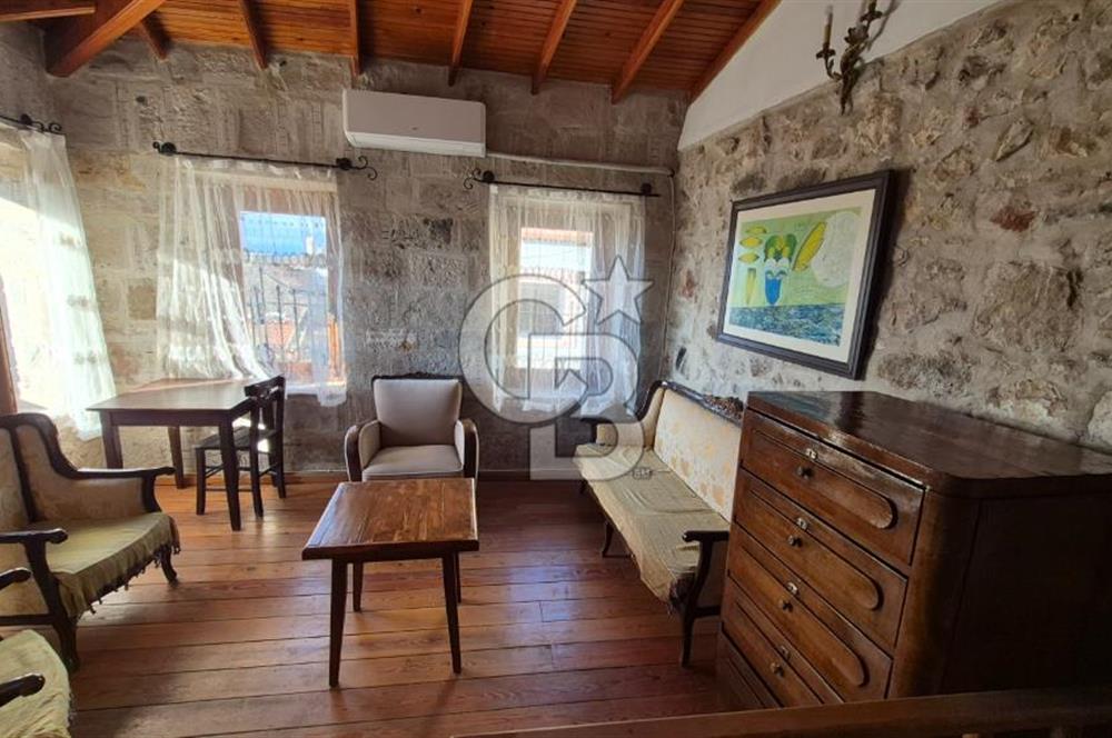 AYVALIK MERKEZ'DE TARİHİ DOKUDA KİRALIK EŞYALI MÜSTAKİL EV