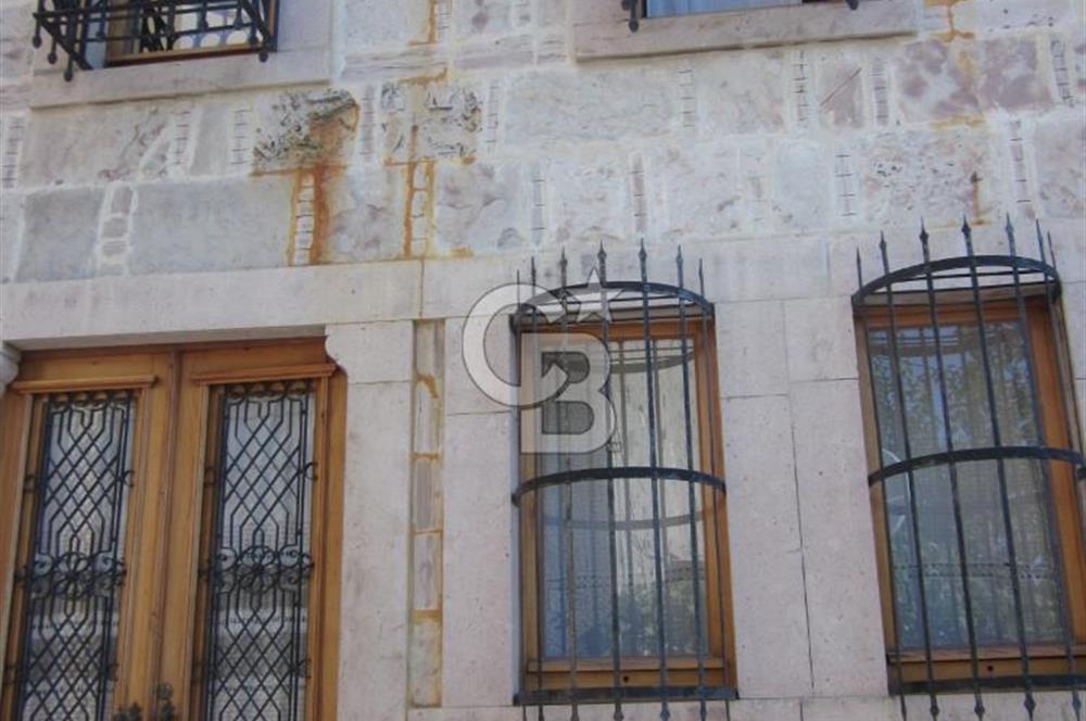 AYVALIK MERKEZ'DE TARİHİ DOKUDA KİRALIK EŞYALI MÜSTAKİL EV
