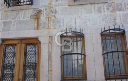AYVALIK MERKEZ'DE TARİHİ DOKUDA KİRALIK EŞYALI MÜSTAKİL EV