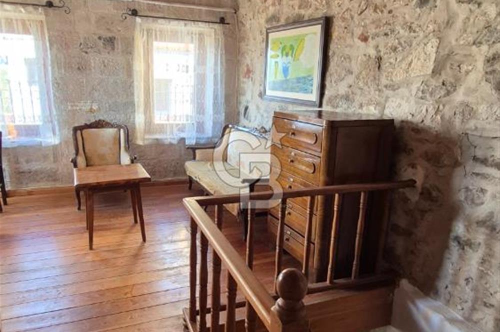 AYVALIK MERKEZ'DE TARİHİ DOKUDA KİRALIK EŞYALI MÜSTAKİL EV
