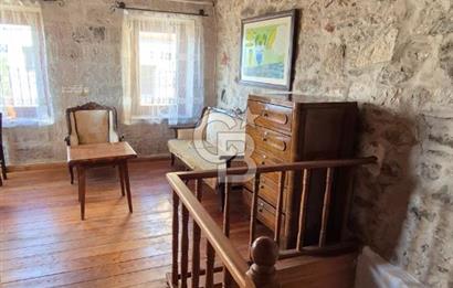 AYVALIK MERKEZ'DE TARİHİ DOKUDA KİRALIK EŞYALI MÜSTAKİL EV