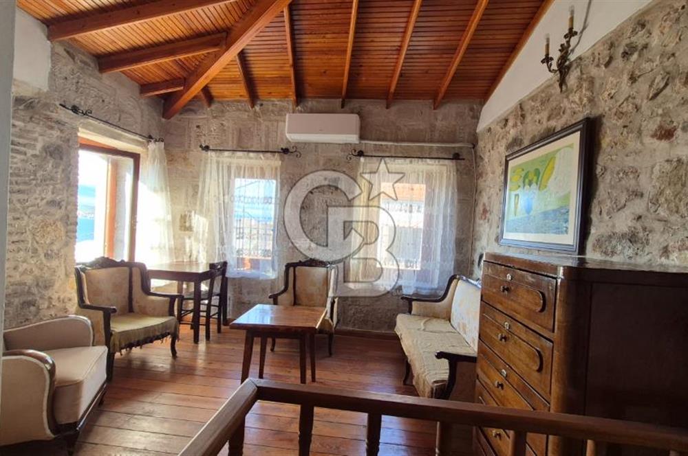 AYVALIK MERKEZ'DE TARİHİ DOKUDA KİRALIK EŞYALI MÜSTAKİL EV