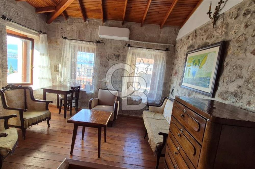 AYVALIK MERKEZ'DE TARİHİ DOKUDA KİRALIK EŞYALI MÜSTAKİL EV