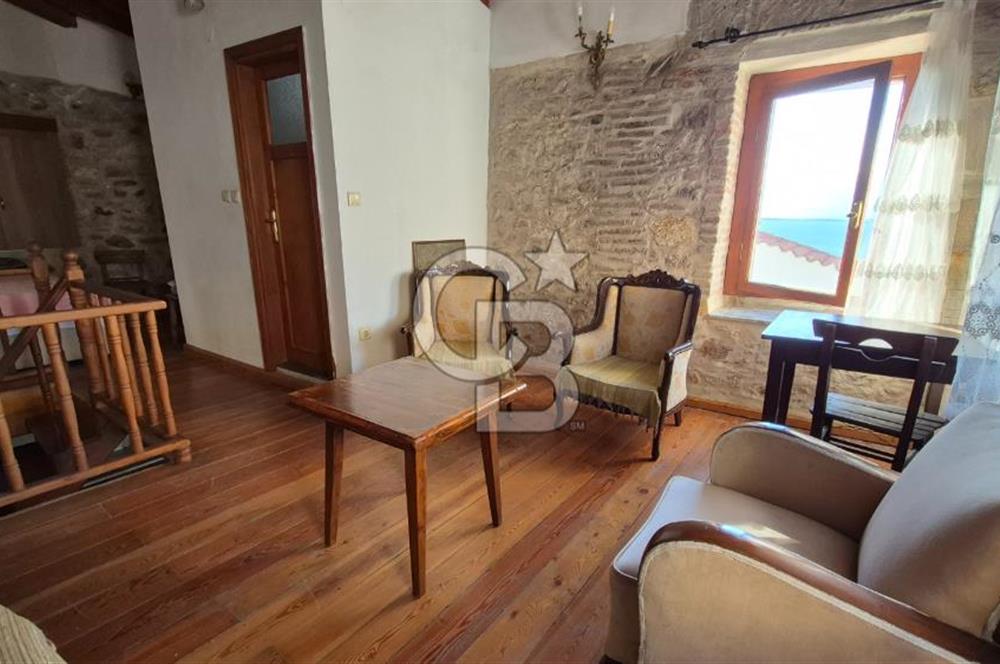 AYVALIK MERKEZ'DE TARİHİ DOKUDA KİRALIK EŞYALI MÜSTAKİL EV