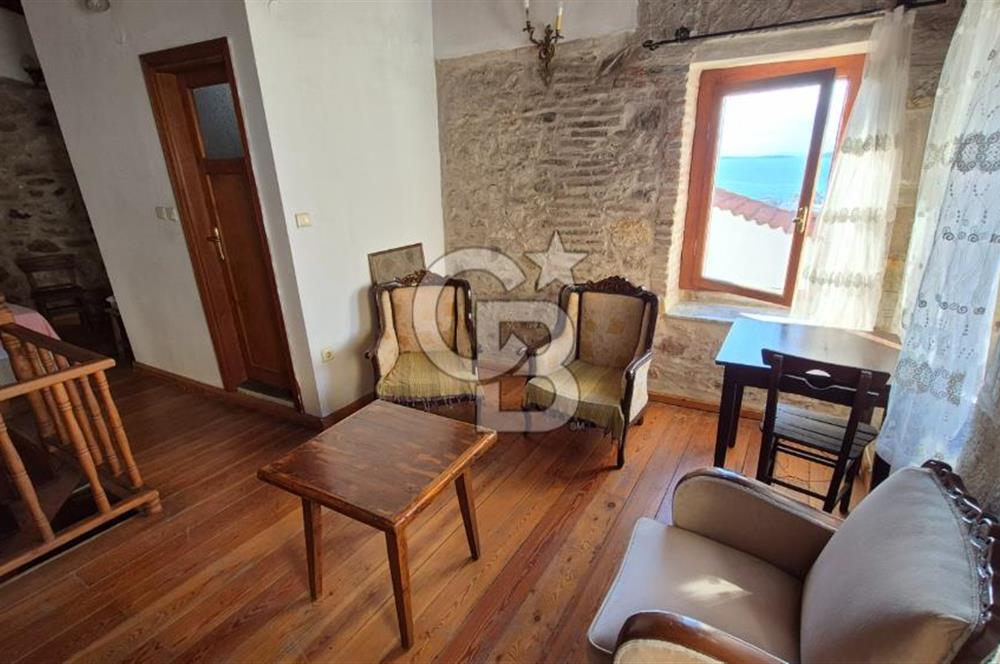 AYVALIK MERKEZ'DE TARİHİ DOKUDA KİRALIK EŞYALI MÜSTAKİL EV