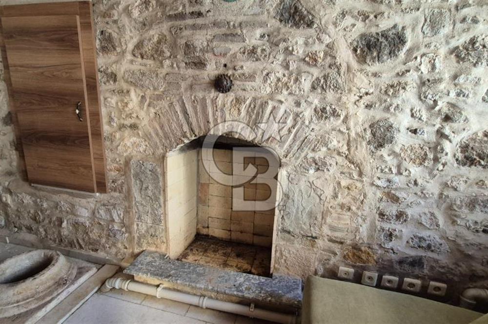 AYVALIK MERKEZ'DE TARİHİ DOKUDA KİRALIK EŞYALI MÜSTAKİL EV
