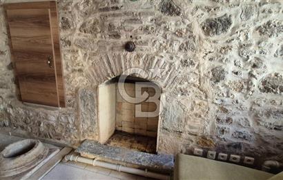 AYVALIK MERKEZ'DE TARİHİ DOKUDA KİRALIK EŞYALI MÜSTAKİL EV