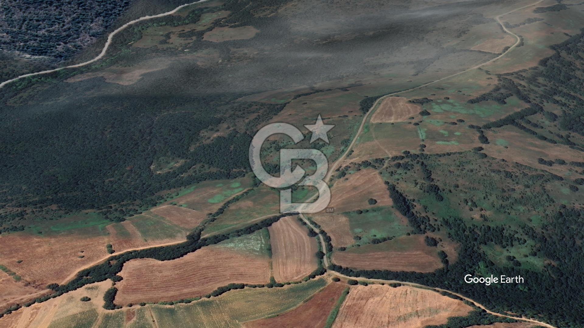 ÇANAKKALE BARDAKÇILAR KÖYÜNDE YATIRIMA UYGUN 27000 m2 TARLA