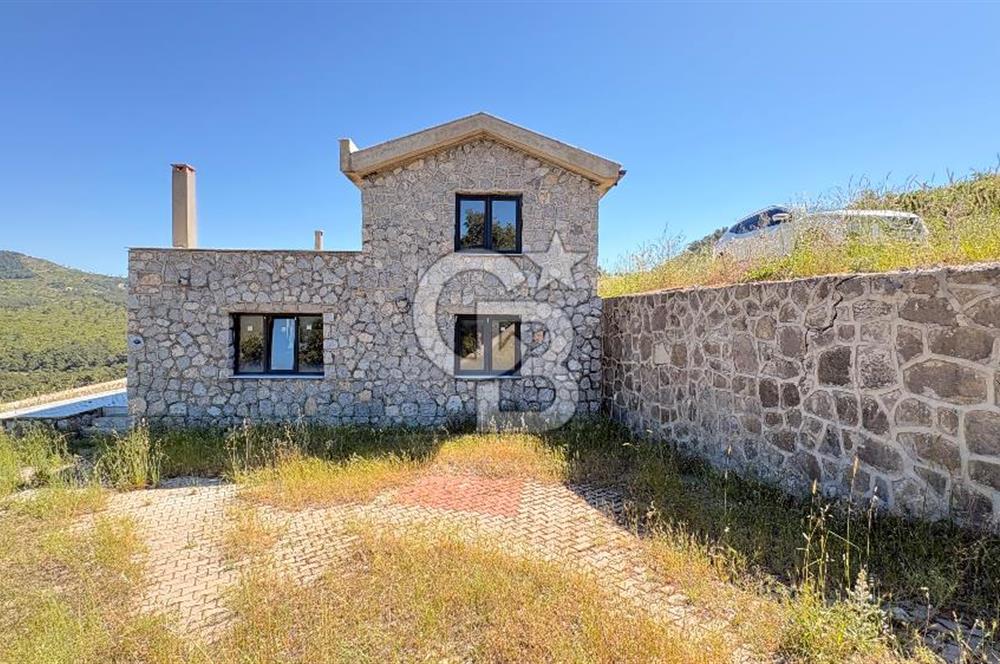 BORNOVA BEŞYOL DA 8440 M2 TARLA İÇERİSİNDE ASFALT YOLA CEPHELİ SATILIK MÜSTAKİL EV VE ARSASI