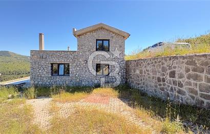 BORNOVA BEŞYOL DA 8440 M2 TARLA İÇERİSİNDE ASFALT YOLA CEPHELİ SATILIK MÜSTAKİL EV VE ARSASI