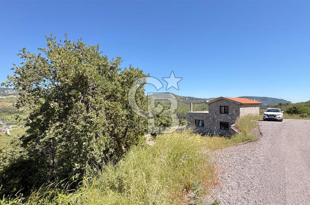 BORNOVA BEŞYOL DA 8440 M2 TARLA İÇERİSİNDE ASFALT YOLA CEPHELİ SATILIK MÜSTAKİL EV VE ARSASI