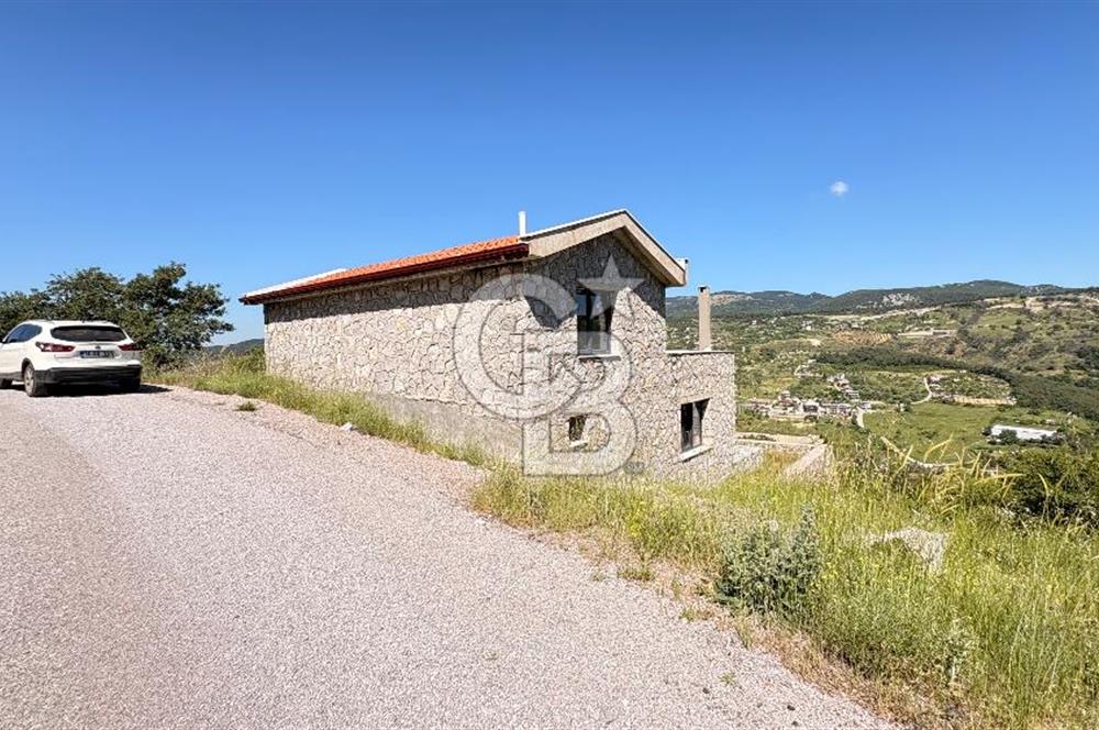 BORNOVA BEŞYOL DA 8440 M2 TARLA İÇERİSİNDE ASFALT YOLA CEPHELİ SATILIK MÜSTAKİL EV VE ARSASI