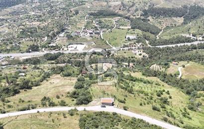 BORNOVA BEŞYOL DA 8440 M2 TARLA İÇERİSİNDE ASFALT YOLA CEPHELİ SATILIK MÜSTAKİL EV VE ARSASI