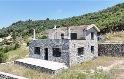BORNOVA BEŞYOL DA 8440 M2 TARLA İÇERİSİNDE ASFALT YOLA CEPHELİ SATILIK MÜSTAKİL EV VE ARSASI