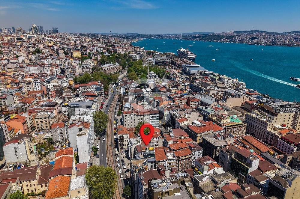 KARAKÖY'DE İYİ KONUMDA 875M2 SATILIK TİCARİ BİNA