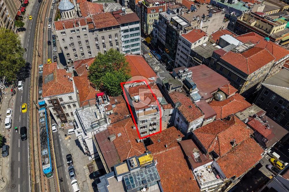 KARAKÖY'DE İYİ KONUMDA 875M2 SATILIK TİCARİ BİNA