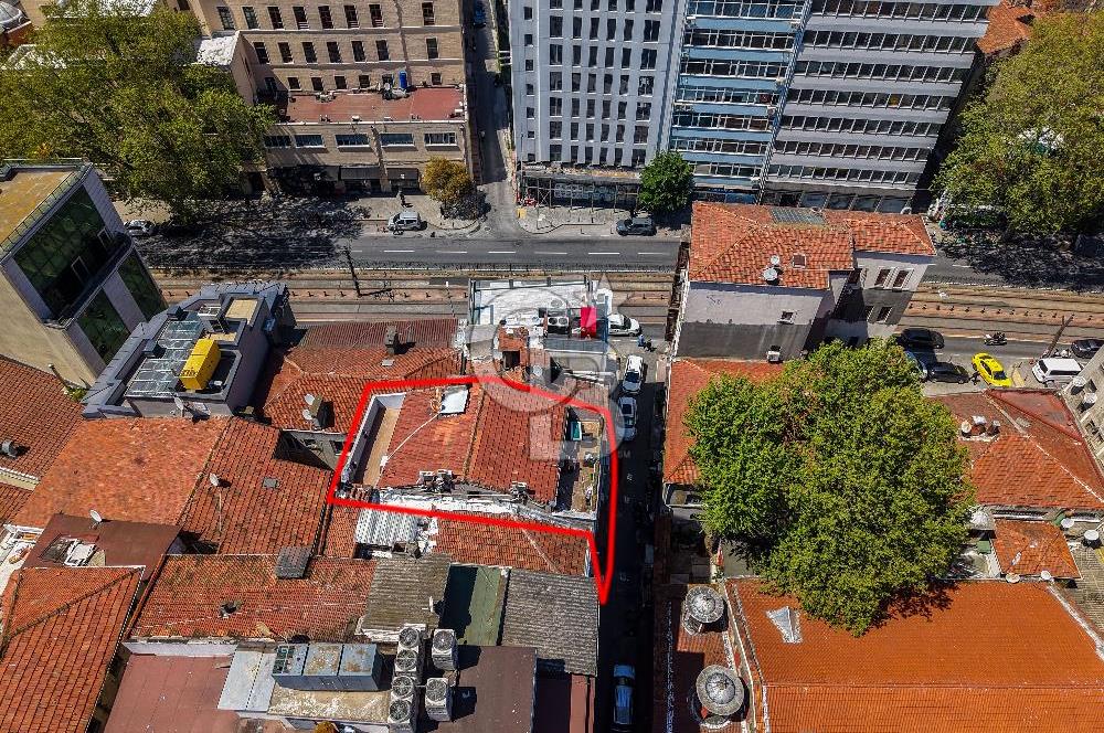 KARAKÖY'DE İYİ KONUMDA 875M2 SATILIK TİCARİ BİNA