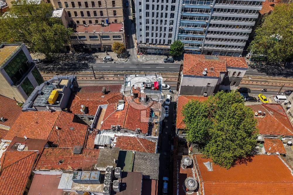 KARAKÖY'DE İYİ KONUMDA 875M2 SATILIK TİCARİ BİNA
