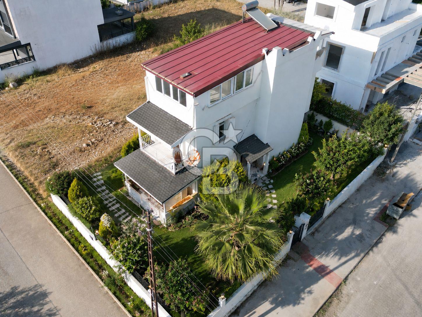 DİDiM-EFELER'DE BAHÇELİ 4+1 KAPALI TERASLI KÖŞE MÜSTAKİL VİLLA