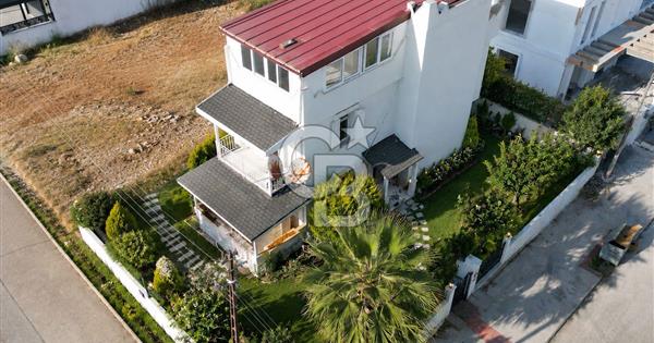 DİDiM-EFELER'DE BAHÇELİ 4+1 KAPALI TERASLI KÖŞE MÜSTAKİL VİLLA - 353547
