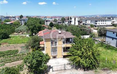 ALTINOVA'DA 425 M2 ARSA İÇERİSİNDE 2 AYRI GİRİŞLİ 2 ADET 3+1 !
