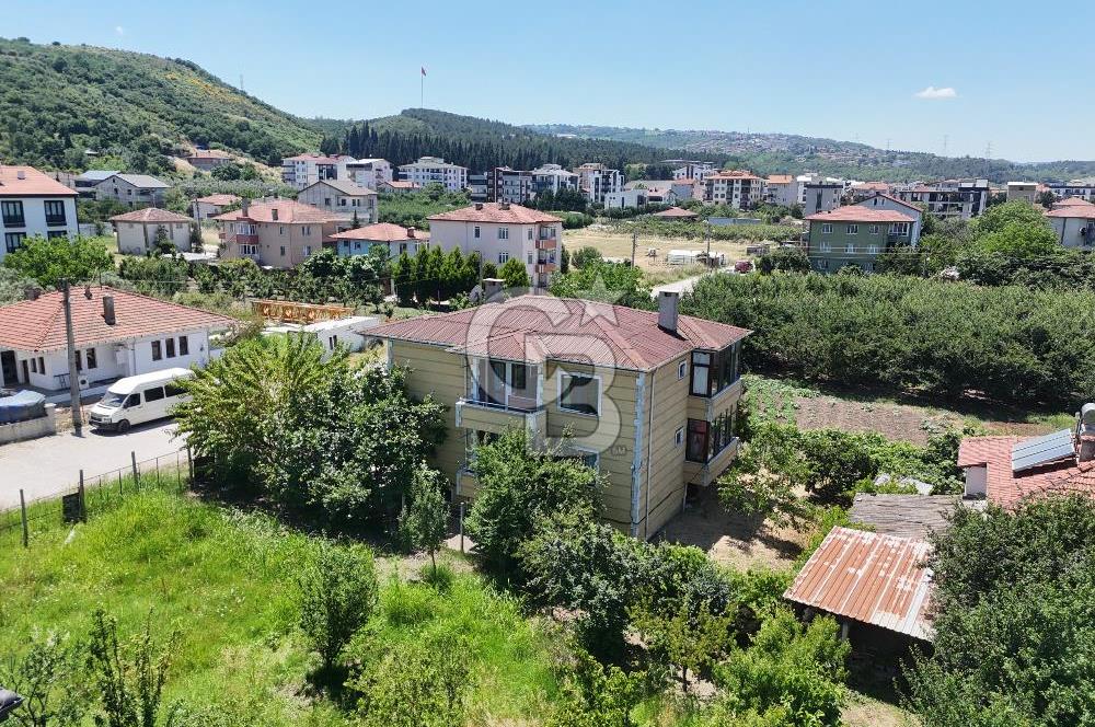 ALTINOVA'DA 425 M2 ARSA İÇERİSİNDE 2 AYRI GİRİŞLİ 2 ADET 3+1 !