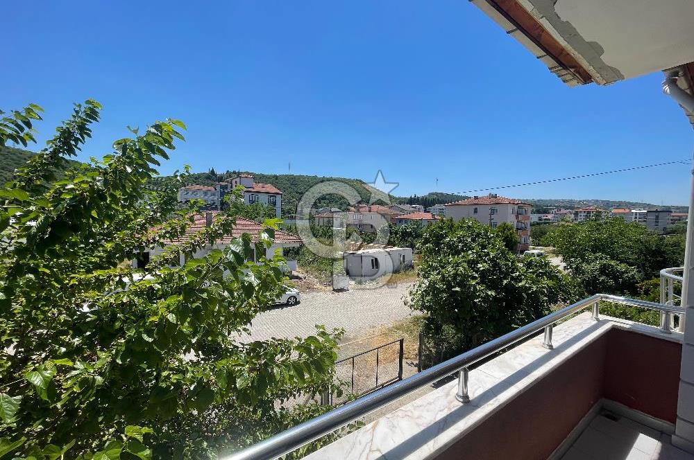 ALTINOVA'DA 425 M2 ARSA İÇERİSİNDE 2 AYRI GİRİŞLİ 2 ADET 3+1 !
