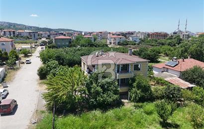 ALTINOVA'DA 425 M2 ARSA İÇERİSİNDE 2 AYRI GİRİŞLİ 2 ADET 3+1 !