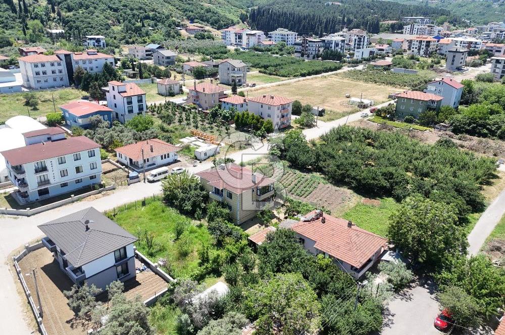 ALTINOVA'DA 425 M2 ARSA İÇERİSİNDE 2 AYRI GİRİŞLİ 2 ADET 3+1 !