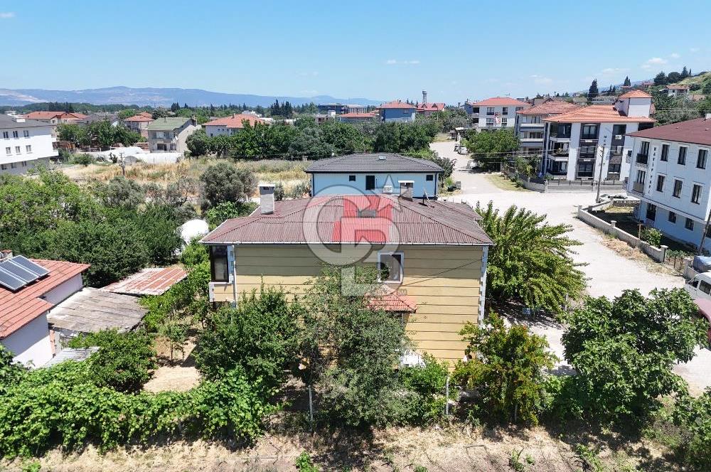 ALTINOVA'DA 425 M2 ARSA İÇERİSİNDE 2 AYRI GİRİŞLİ 2 ADET 3+1 !