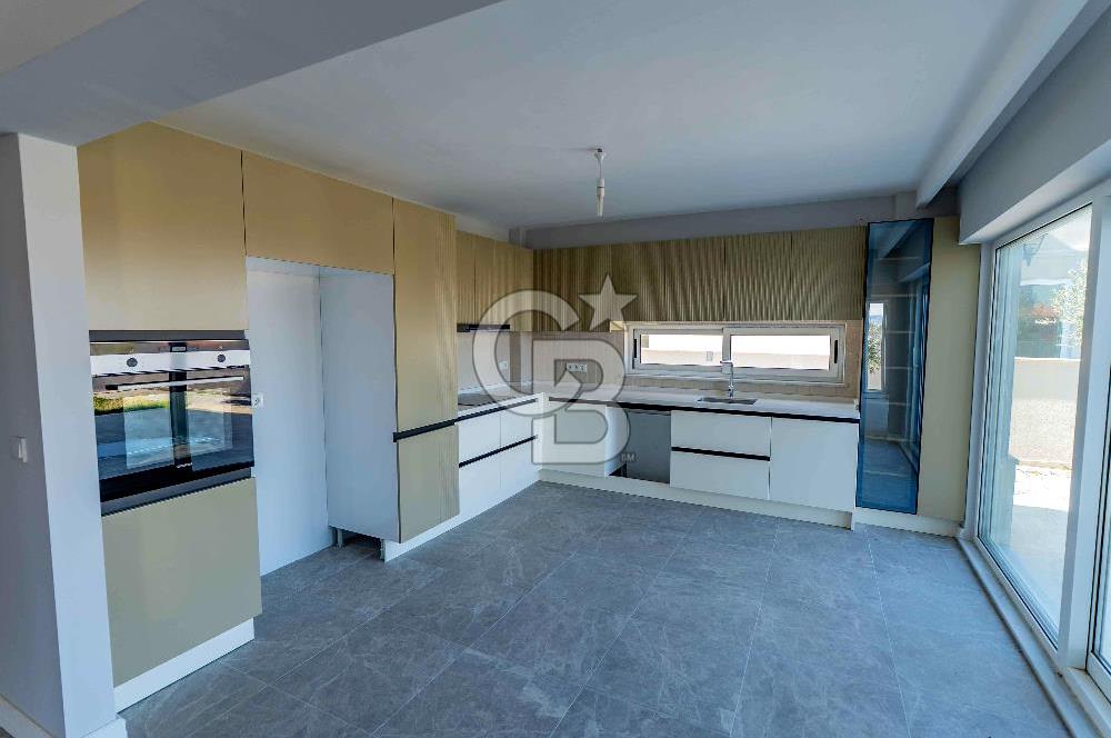 ÇANAKKALE DE SATILIK DENİZ MANZARALI MÜSTAKİL 4,5+1 LÜKS VİLLA