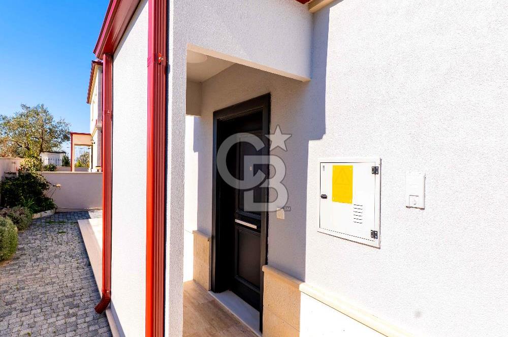 ÇANAKKALE DE SATILIK DENİZ MANZARALI MÜSTAKİL 4,5+1 LÜKS VİLLA