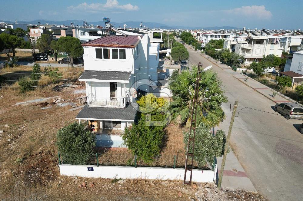 DİDiM-EFELER'DE BAHÇELİ 4+1 KAPALI TERASLI KÖŞE MÜSTAKİL VİLLA