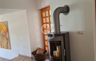 Eski Datça'da Satılık Geniş Bahçeli ve Havuzlu Taş Villa