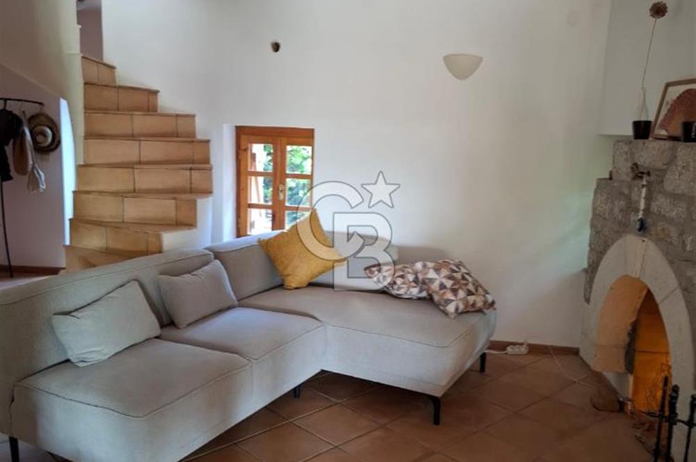 Eski Datça'da Satılık Geniş Bahçeli ve Havuzlu Taş Villa
