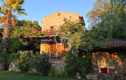 Eski Datça'da Satılık Geniş Bahçeli ve Havuzlu Taş Villa