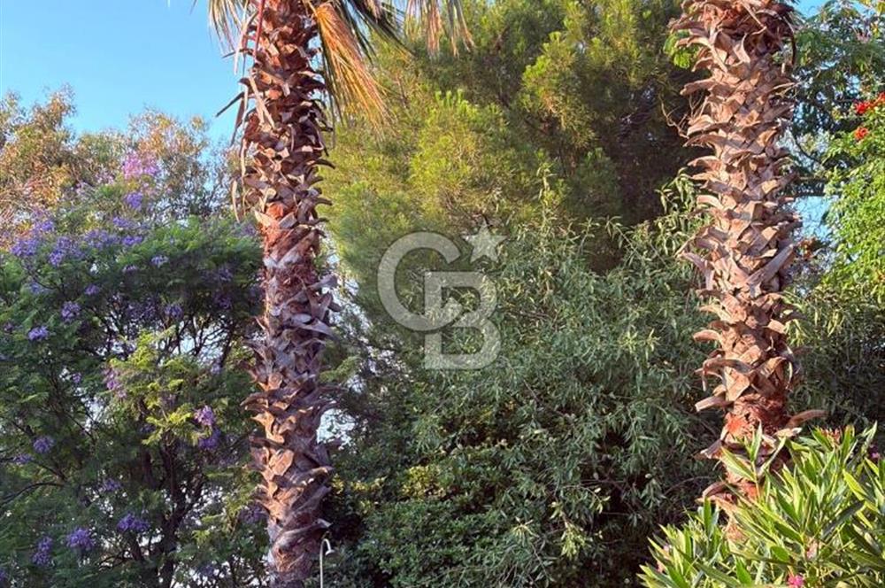 Eski Datça'da Satılık Geniş Bahçeli ve Havuzlu Taş Villa