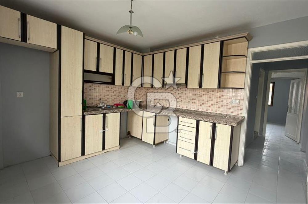 MENDERES CADDESİNE 2 DAKİKA YÜRÜME MESAFESİNDE KİRALIK 2+1 DAİRE