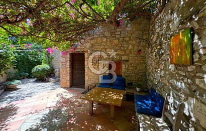 Eski Datça'da Satılık Geniş Bahçeli ve Havuzlu Taş Villa