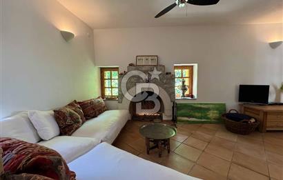 Eski Datça'da Satılık Geniş Bahçeli ve Havuzlu Taş Villa