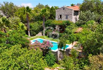 Eski Datça'da Satılık Geniş Bahçeli ve Havuzlu Taş Villa - 1 - 353557