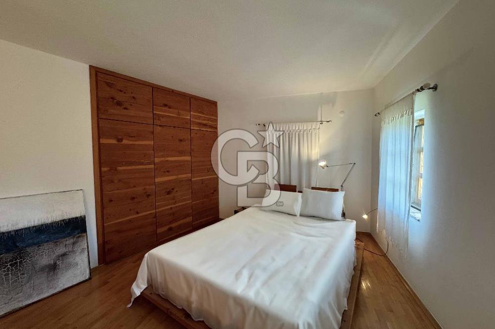 Eski Datça'da Satılık Geniş Bahçeli ve Havuzlu Taş Villa