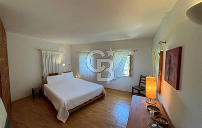 Eski Datça'da Satılık Geniş Bahçeli ve Havuzlu Taş Villa