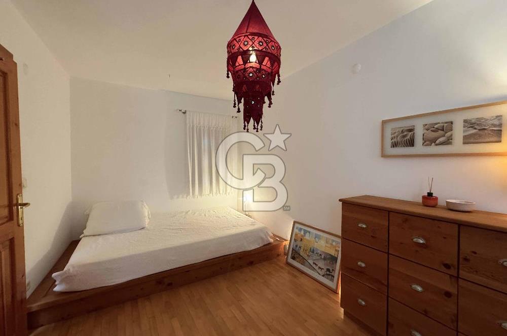 Eski Datça'da Satılık Geniş Bahçeli ve Havuzlu Taş Villa