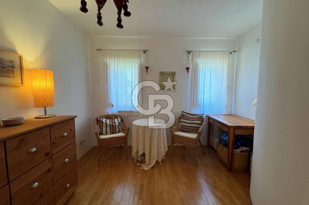 Eski Datça'da Satılık Geniş Bahçeli ve Havuzlu Taş Villa