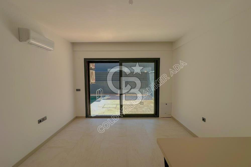 Kuşadası Marina'da Müstakil havuzlu lüks 1+1 Kiralık Daire